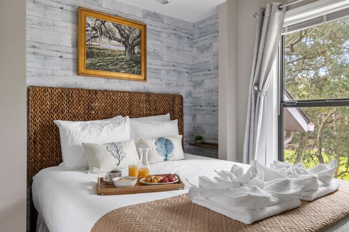 配備標準雙人牀的主臥室