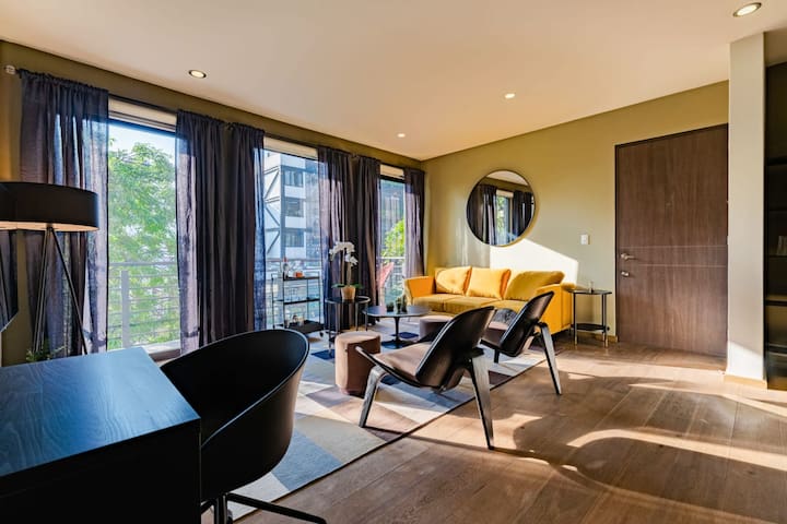 Trendy Roma Group Getaway, City Views & Walkable gallery image 4