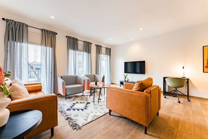 Trendy Roma Group Getaway, City Views & Walkable