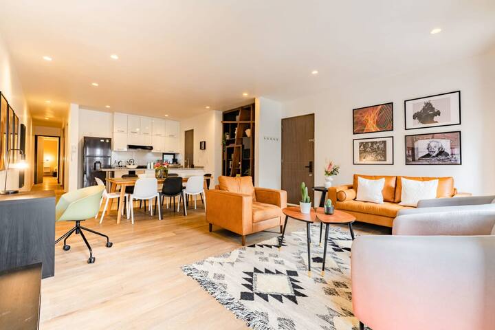 Trendy Roma Group Getaway, City Views & Walkable gallery image 5