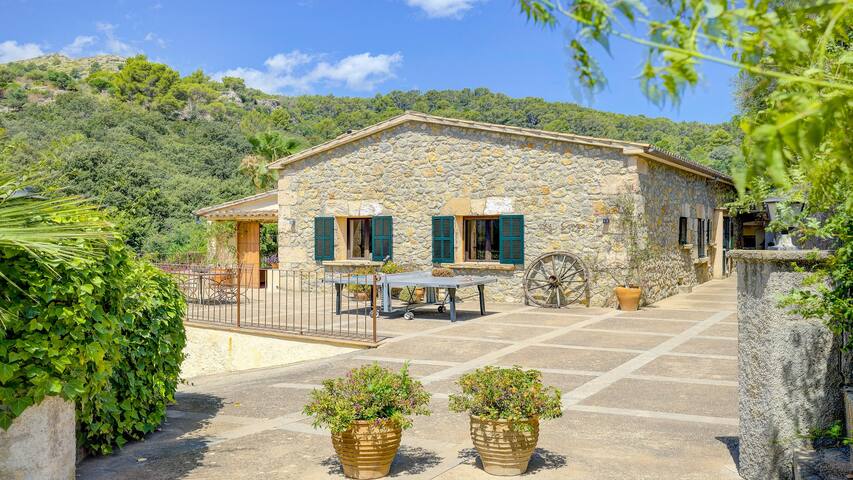 Fantastic Family Villa, easy walking distance to P gallery image 2