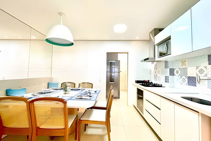 Spacious and modern next to Leblon beach! gallery image 4