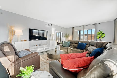 Luxury Massive Penthouse in Watertown 8123