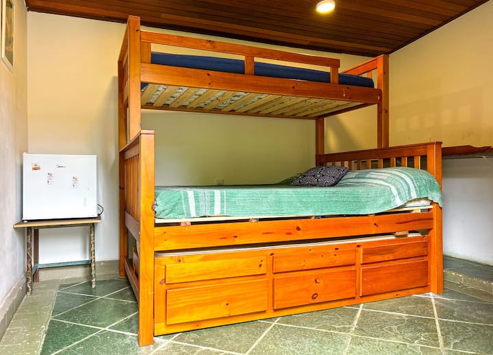 На креветот сѐ уште има фиоки за да ги организирате вашите работи
