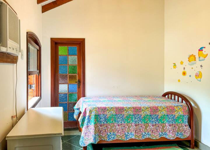 Покрај удобните душеци, ќе имате прекрасен поглед на прозорците на собите
