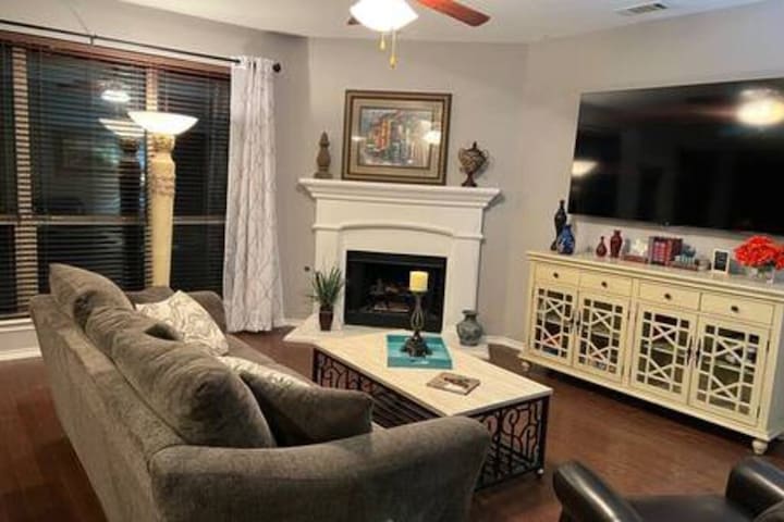 Home Theater, Game Room and Close to Everything! gallery image 2