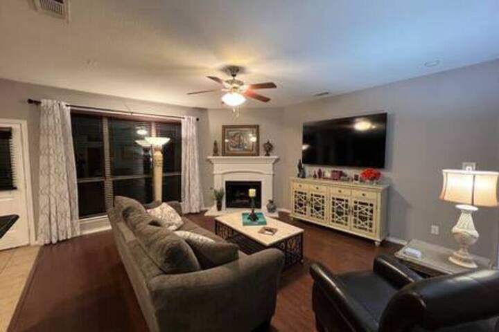 Home Theater, Game Room and Close to Everything! gallery image 3