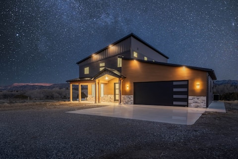 The Grove-River Cabin -Hot Tub- Family Home Near B