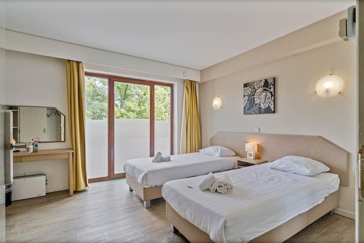 Sleep & Go Bruxelles South- Chambre Confort - Lits - Waterloo