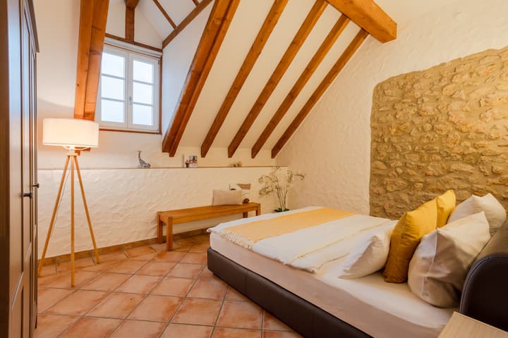 Quarto mobiliado com amor – quem dorme em qual?