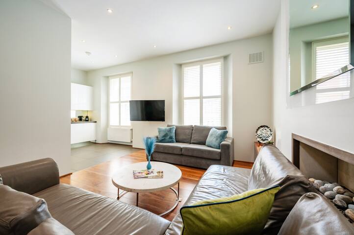 Chic 2 Bedroom Retreat in South Kensington