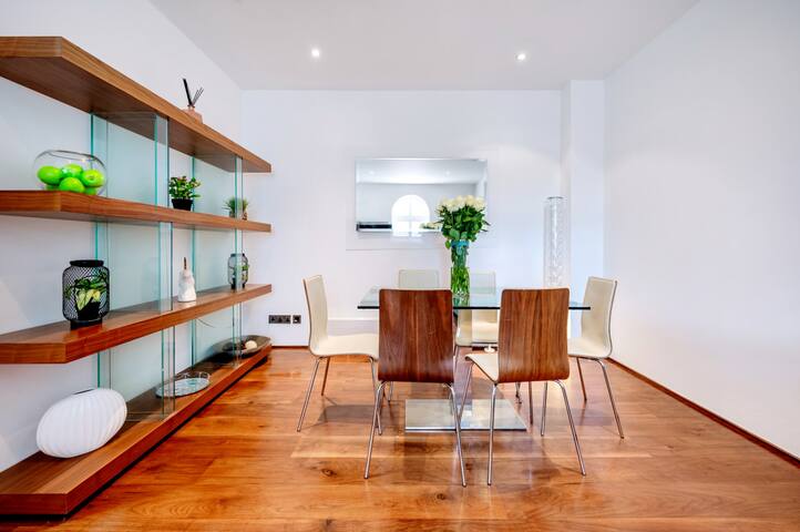 Chic 2 Bedroom in South Kensington gallery image 4