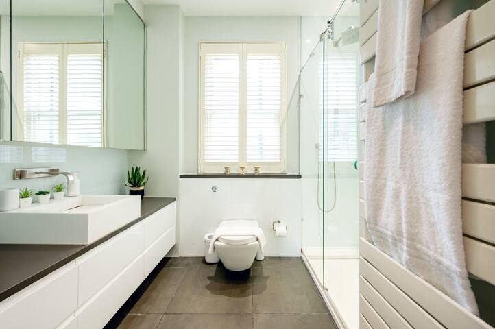 Chic 2 Bedroom in South Kensington gallery image 5