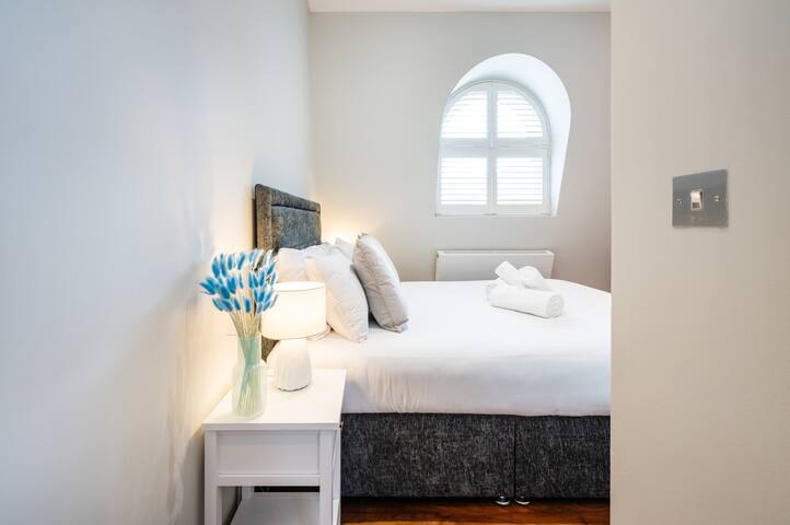 Chic 2 Bedroom in South Kensington gallery image 2