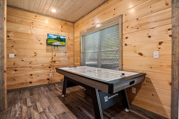 Cabin In Smokies! 2b/2b, Hot Tub Plus Gameroom - Sevierville