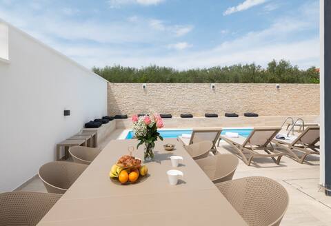 Villa Bellatrix 1 & 2 - 2 heated pools & jacuzzi