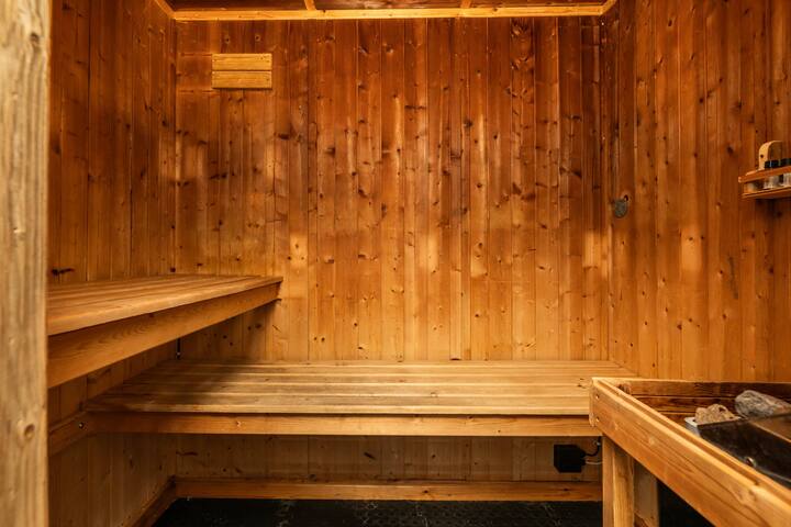 Boeing Airliner Private Jet with hot tub and sauna gallery image 3