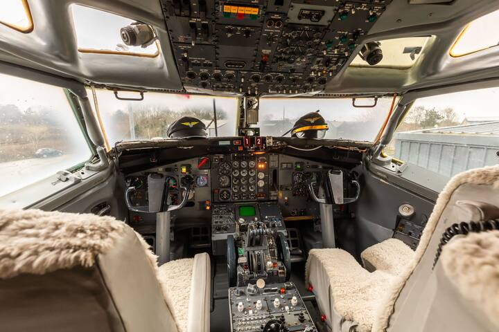 Boeing Airliner Private Jet with hot tub and sauna gallery image 4