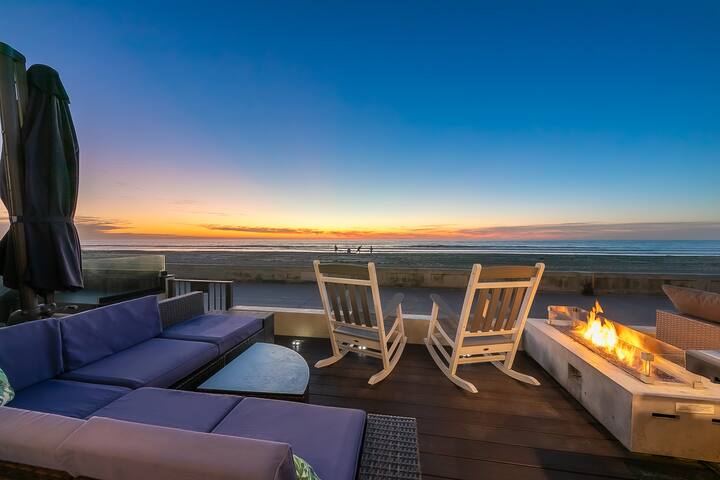 Oceanfront Condo, Right Off The Beach & Boardwalk!