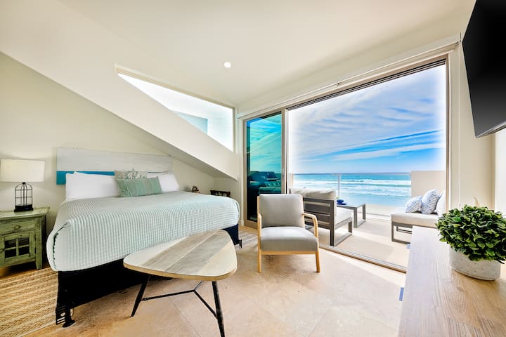 Top Floor Unit w/ Panoramic Ocean Views!