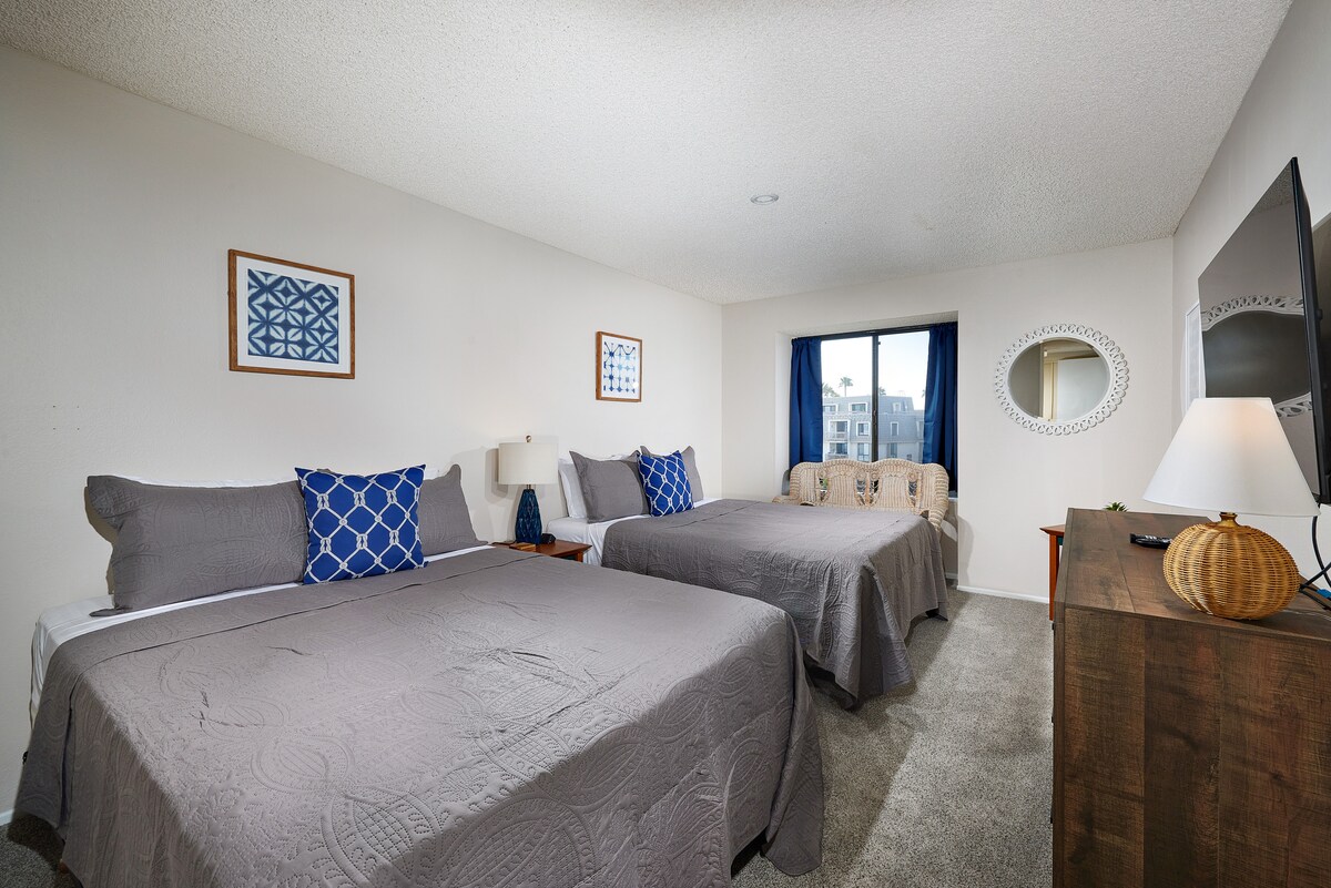 Секундарната спална соба има два нови брачни кревета