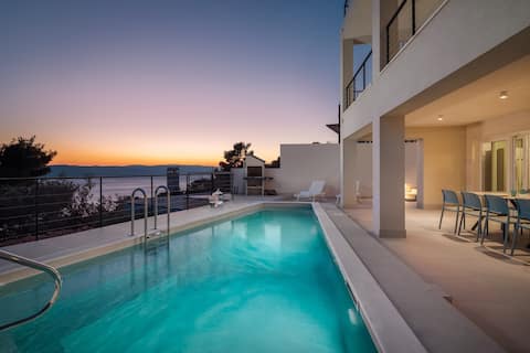 Modern Villa Maris - with heated pool & sea view