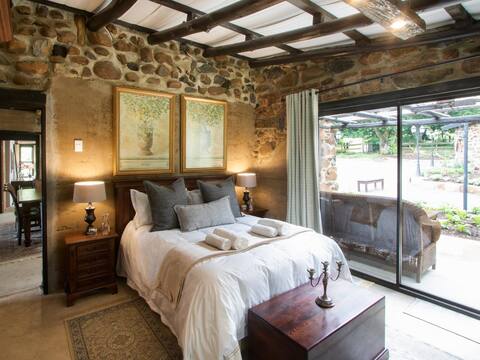 Lake Villa Room 14