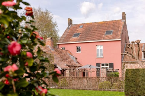 Luxurious Family Villa with Garden in Wingene