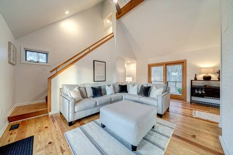 Exclusive Wooded Chalet w/ Magnificent River Views