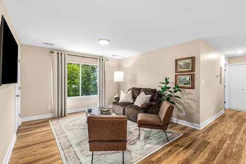 New! Spacious 1BR King Suite, Prime Location