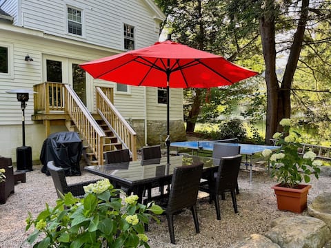 Stylish, Spotless, Ping-Pong, Gas Fireplace!