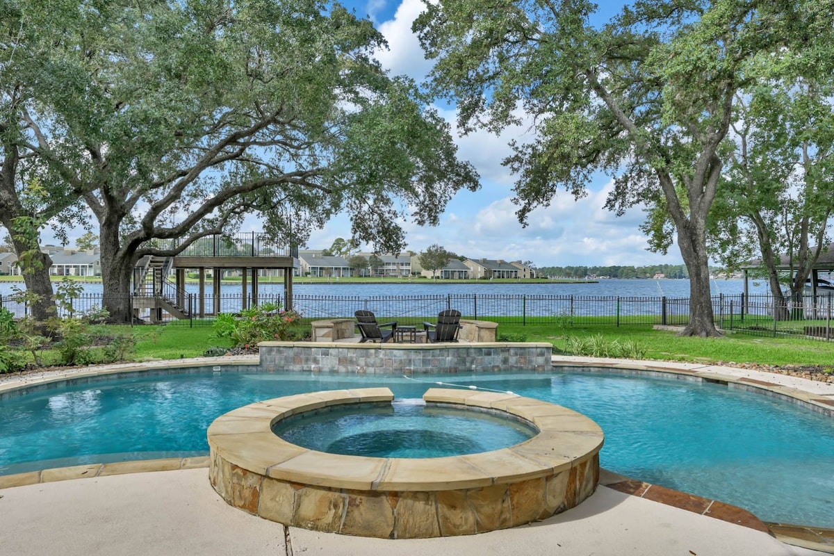 Exclusive Waterfront Retreat with Pool, Spa & Boat