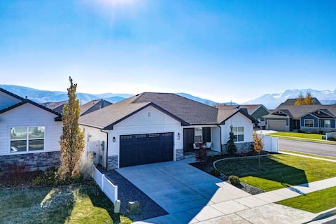 Hot Tub | Pet Friendly | Alpine Adventure Getaway