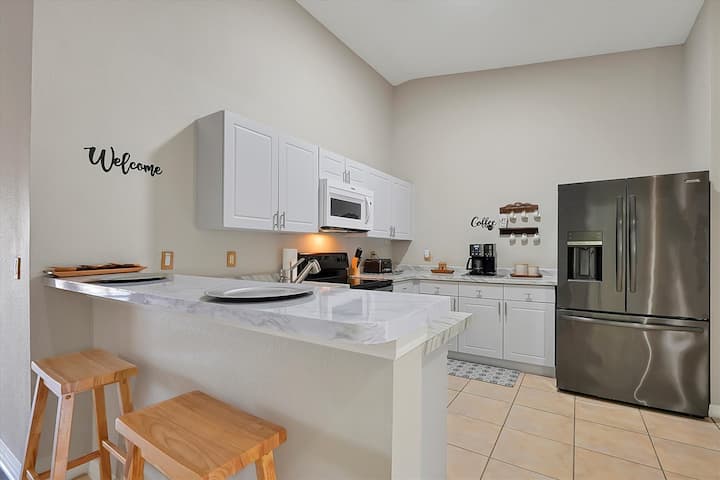 Tranquil Resort: Near Parks & Fully Remodeled - Kissimmee
