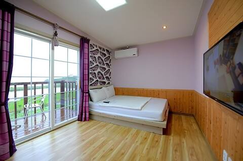 Comfortable resting area with a view of Woojeon Beach