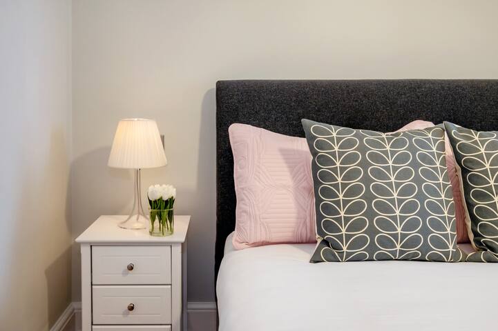 Unique Covent Garden Townhouse! gallery image 4