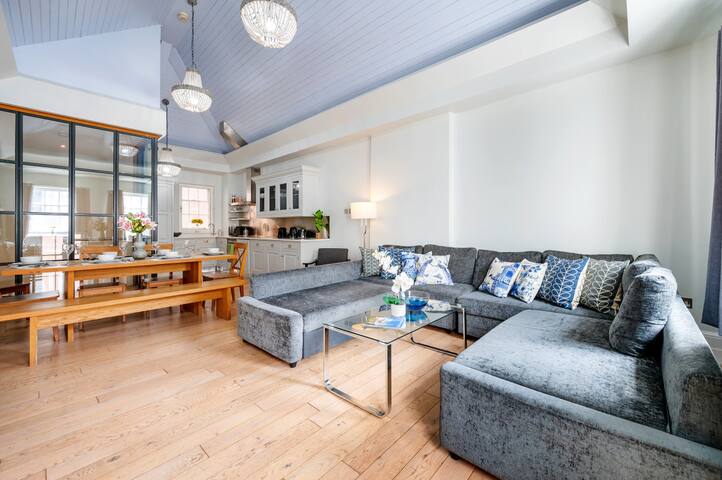 Unique Covent Garden Townhouse! gallery image 3