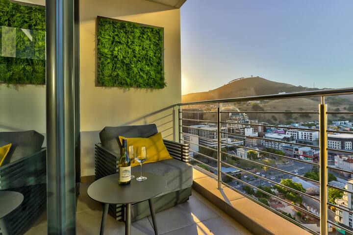 Décor Delight with Ocean Views & Pool Deck gallery image 2