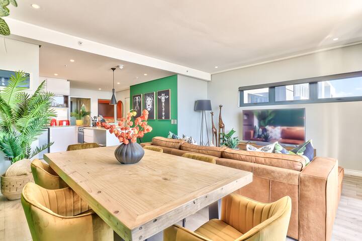 Décor Delight with Ocean Views & Pool Deck gallery image 4