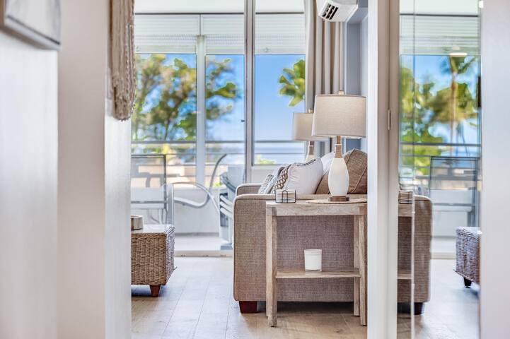 Beautiful Stylish Condo W/ Amazing Ocean Views, Wa gallery image 4