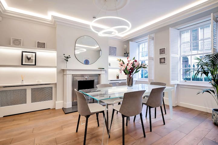 Elegant Townhouse in Trafalgar Square gallery image 3