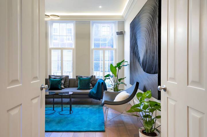 Elegant Townhouse in Trafalgar Square gallery image 5