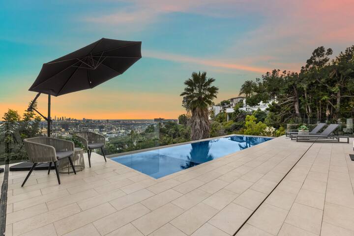 Sunset Views from Elegant Spanish Style Villa gallery image 5