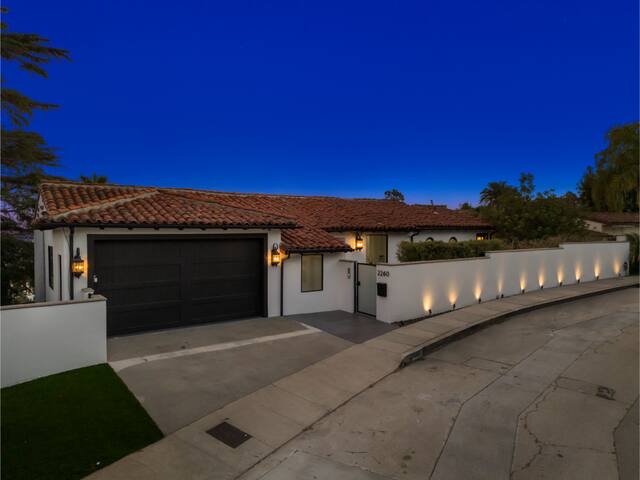 Sunset Views from Elegant Spanish Style Villa gallery image 2