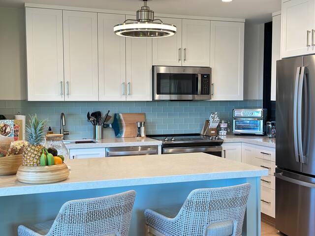 Ocean Views! Remodeled Redecorated Pretty & Modern gallery image 5