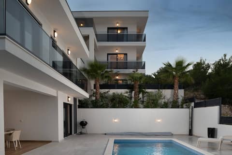 Villa Palm Bay 1 & 2 heated pools-5m from the sea