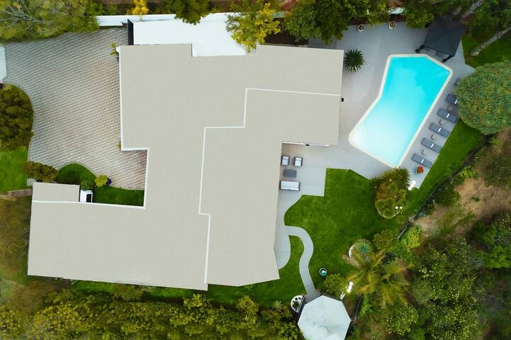 The Beverly Hills Canyon View Villa gallery image 3