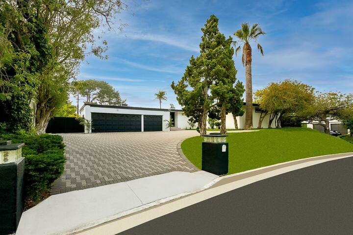 The Beverly Hills Canyon View Villa gallery image 5