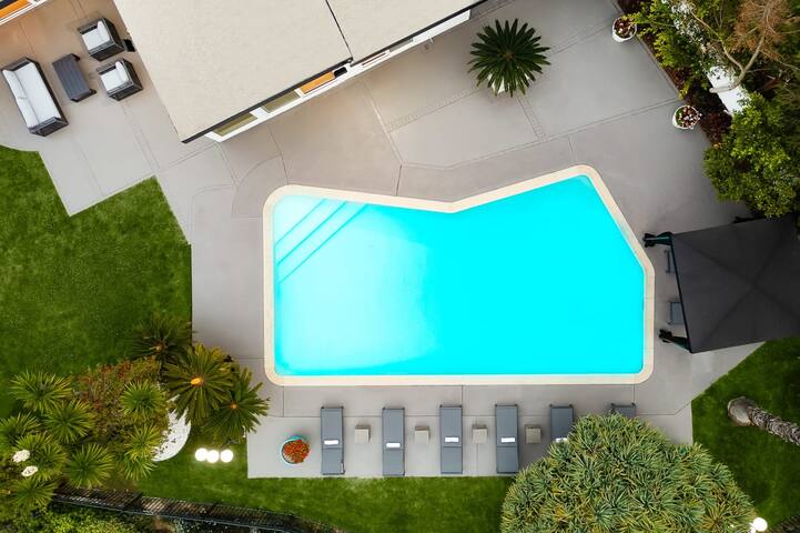 The Beverly Hills Canyon View Villa gallery image 4