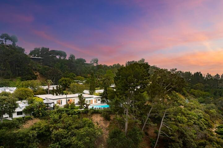 The Beverly Hills Canyon View Villa gallery image 2